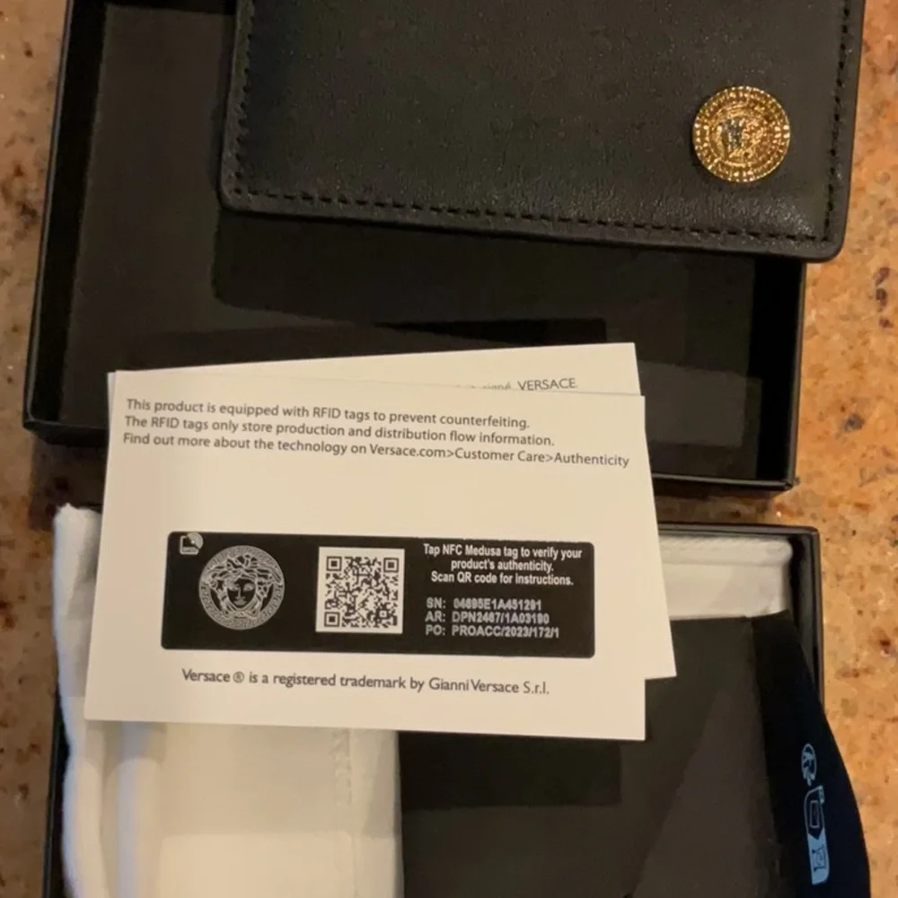 VERSACE CARD CASE - Picture 13 of 13